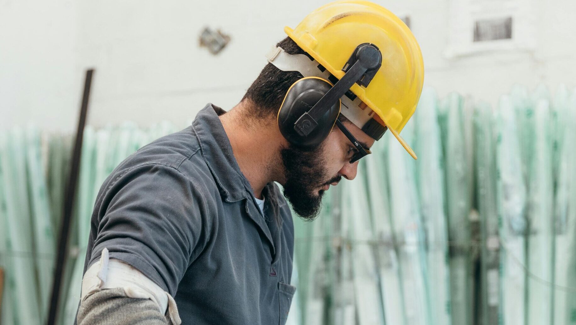 stock_worker_glass_01